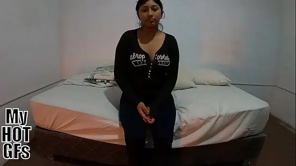 Apenas tiene 18 y ya está lista para coger!