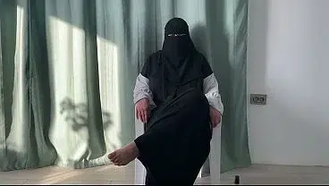 Arab Gunesh passed the porn casting and had juicy sex with the director