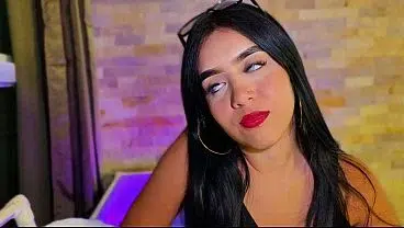 Ayudo a una chica extraña a conseguir una dirección pero termino llegando a mi casa