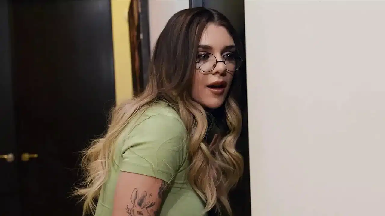 Busty Gabbie Carter And LaSirena69 Share Quinton James’ Big Dick