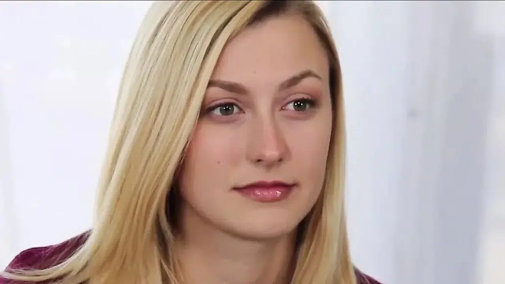 Casting Couch-X Blonde cheerleader shows off on cam