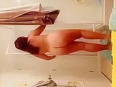 Chubby chick spied into WC 3