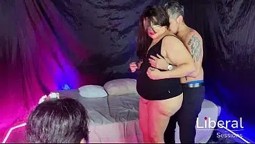 Grabamos a una Hotwife real follada por una verga enorme frente a su esposo