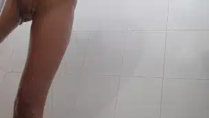 I masturbate my pussy in the shower and choke video for my lover.