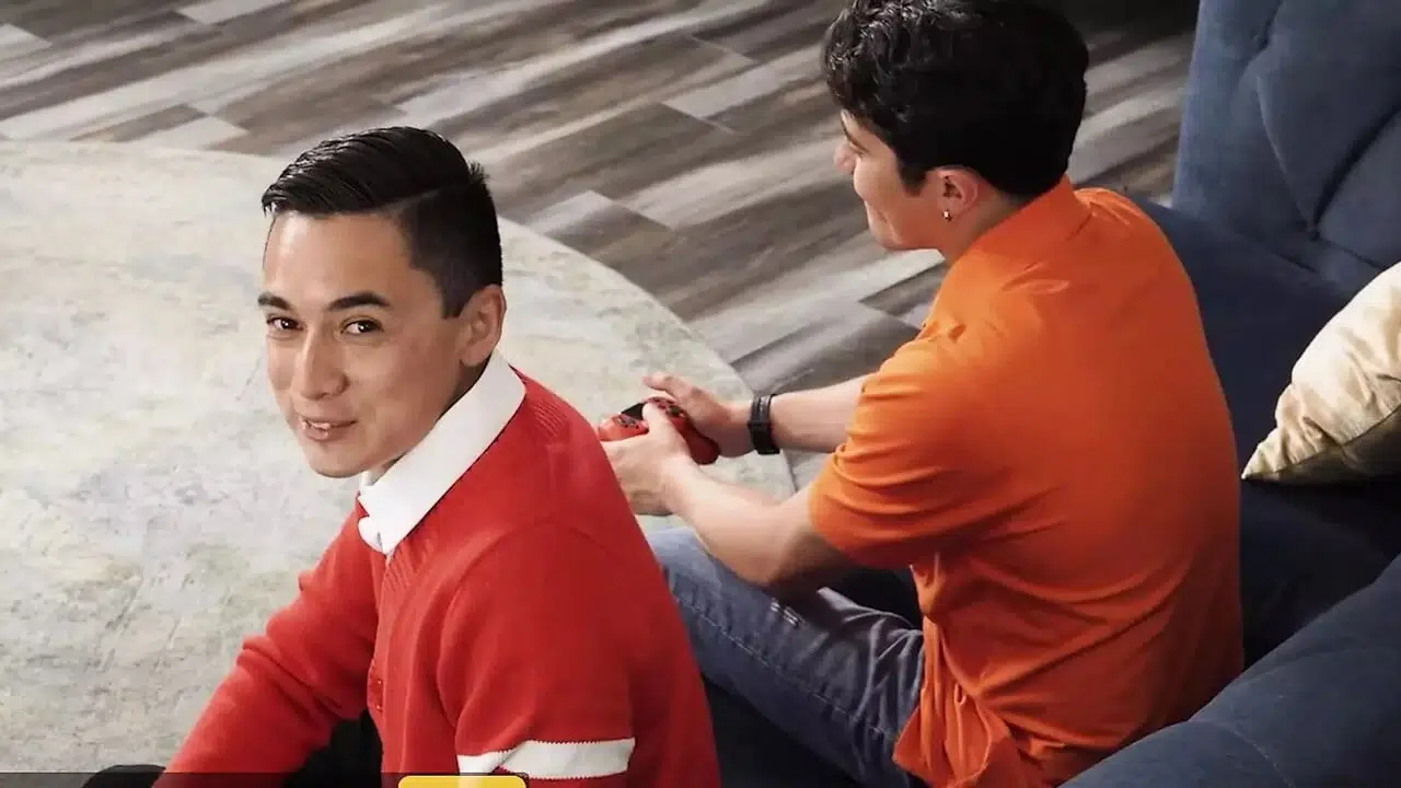 Juan Loco Walks In The Bathroom While Tokyo Leigh Takes Some Tit Pics And Ends Up Sucking Them – BRAZZERS