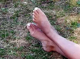 Nervous arabic hip hop pointing feet preview.