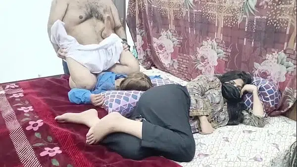 Pakistani Husband Cheating With School Girl Behind His Wife