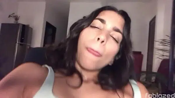 “Would you like to lick my pussy or fuck it?” – I masturbate and talk to you in Spanish