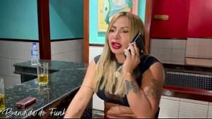 Essa safada chamou dois caras pra foder ela fazer uma DP e ainda fiz os dois gozar na minha cara (VIDEO COMPLETO NO RED)