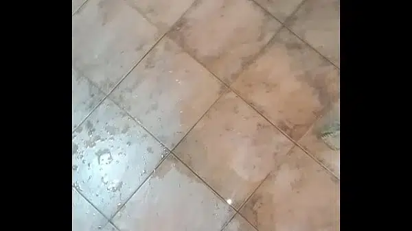 Mira como quedo el piso luego de acabar