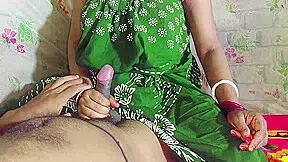 Renu Bhabhi Paroshi Devar Ke Lund Me Kiss Kar Ke Bur Me Chudai Karwai With Hindi Sex