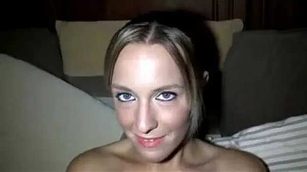Amateur milf fucks and squirts