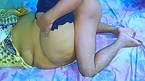 Ayesha Ko Tapa Tap Choda Uska Bed Par Jab Uska Husband Kam Par Gaya