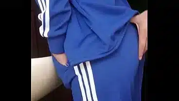BAJAME EL SHORT, QUIERO HACERLO AQUI!! COLEGIALA PUTA de 18 años me pide hacerlo EN EL BAÑO!! QUE LE PASA A ESTA CHICA??? VIDEO REAL CASERO