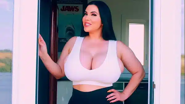 Curvy goddess has some fun