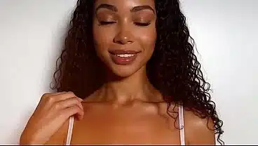 Daniela LATINA BEAUTYFUL BODY | AI Content