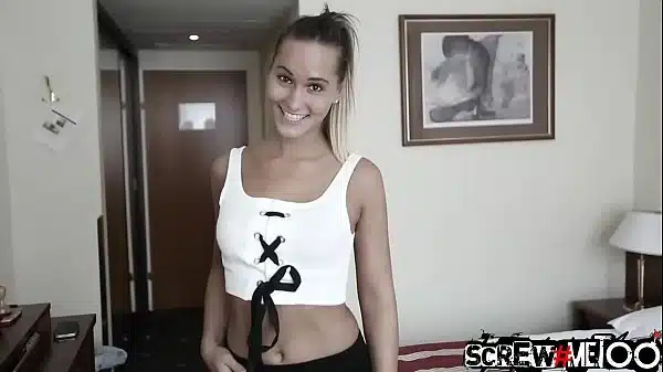 Deep throat queen loves to suck cock
