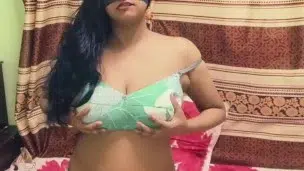 I’m so horny that I masturbate in the my office room.