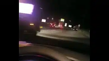 Vazado fudendo com o motorista de app. Casada safada, voltando do role, nao aguentou o tesao e fudeu com o motorista.