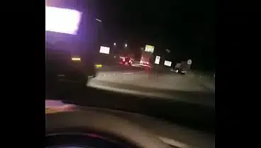 Vazado fudendo com o motorista de app. Casada safada, voltando do role, nao aguentou o tesao e fudeu com o motorista.