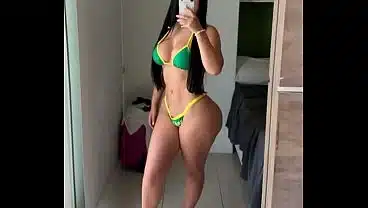 Angela en la playa