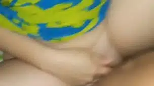 وقتی میرم رو کیر بد جور ارضا میشم آبم میپاشه/irían sex hot girl