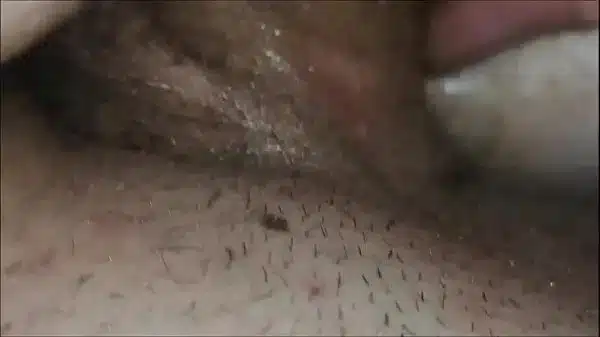De regreso de Cancún, México … ¡Ahora dame un anal duro! MILF con un culo grueso es una adicta anal y ama todos sus agujeros follada duro.