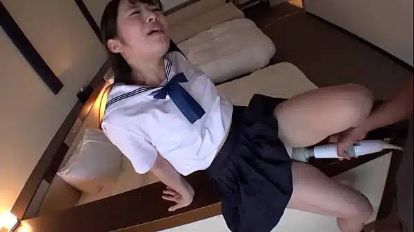 ロングの黒髪に大きな瞳！背が小さくて小顔！夏仕様のセーラー服がよく似合う！かのんちゃんでございます。今回は関東を代表するリゾート熱海が舞台。この日の天気は晴天で、青空の広がる中でのデートに、仕事とはいえドキドキが止まらない彼女！というのも、実は初対面でデート内容を話した時に「近くのお店でお茶したりウインドショッピングする感じかと思った！！」と制服コスも熱海デートも初めからノリノリで承諾してくれたのです！もちろんカメラ撮影もOK！ https://is.gd/dha3H6