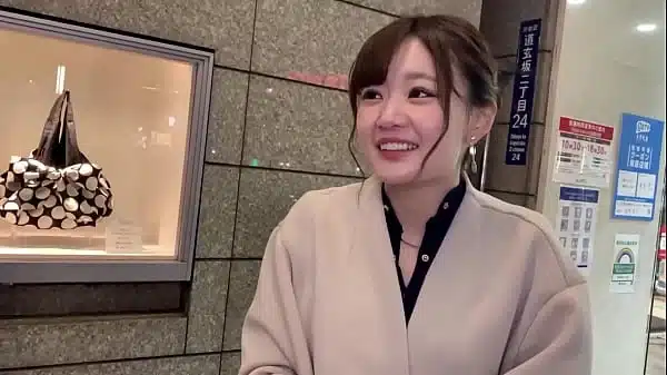 弄るたびピュッピュと潮吹きを連発する超敏感マ○コ!バイブもチ○ポもハメまくる嵌メグルイ!!エロすぎる網タイツチャイナドレスに欲望爆発!!パワーファックで本気イカセ!