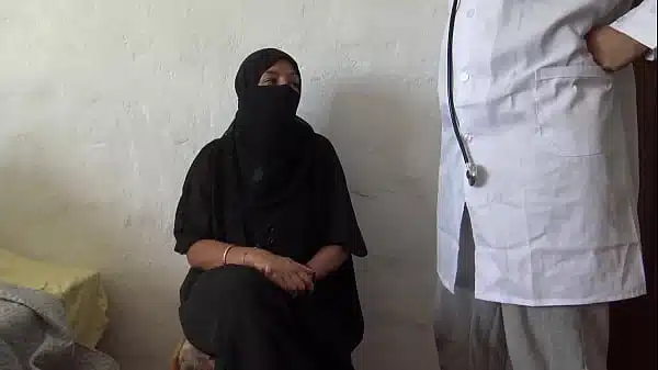 Egyptian Muslim Woman Is Disturbed When She Feels His Big Dick Inside Her Butthole