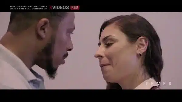 Emme White: Interracial entre negão do pau grande e branquela madura
