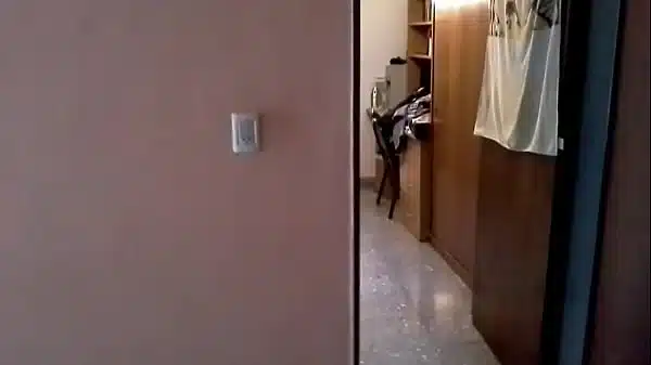 Espiando a mi mujer en el baño