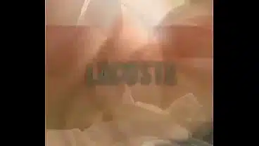 Estábamos muy calientes y no pudimos esperar a llegar a casa. Le encanta chupármela así. ¿Te gustaría que te lo hiciera en el coche? Comenta qué te gustó más