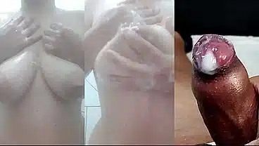 Flagrei a deliciosa no banho ensaboando seus peitos e a buceta e fui gozar