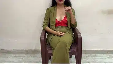Horny Saara Got Fucked From His Staff for Promotion New XXX Porn in Hindi