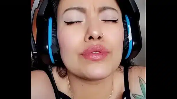 I LOVE TOUCHING MY PUSSY LIKE A PORN MOVIE STAR