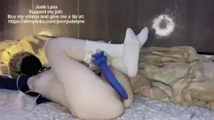 JUDE LYNX — AMATEUR VIRGIN HAVING FUN WITH A BIG DILDO, HAIRY PUSSY!