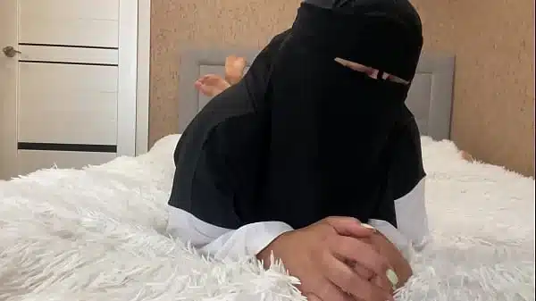 Khalifa’s girlfriend in hijab masturbates to orgasm