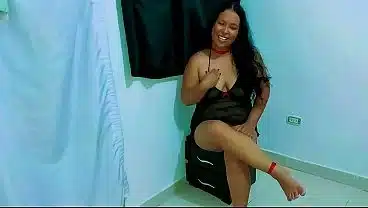 La Esposa del CORNUDO: Madrastra teniendo orgasmos a chorros delante de su hijastro. Squirt real de una ama de casa cachonda