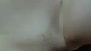 Me follo a mi hermanastra de cerca para que su coño rosado luzca delicioso