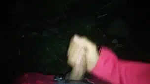 Me pierdo en el bosque y me escuentro una polla guapa y dura, gran corrida en enorme hoja verde