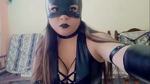 ME PREPARO PARA IR A LAS FIESTA DE SWINGERS Y ME PONGO LENCERIA DE GATITA SEXY, ESPERO TENER MUCHO SEXO EL DIA DE HOY. PORNO REAL CASERO CON LENCERIA SEXY