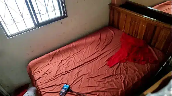My stepbrother arrived home just when I was doing homemade porn, we were going to fuck but my stepbrother’s wife arrived and the scene interrupted. UNEXPECTED END. Homemade real porn of new actors