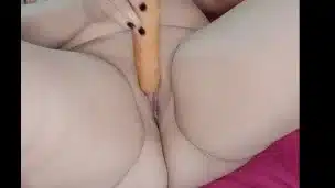 Pervertida conejita le gusta comer zanahoria – video casero