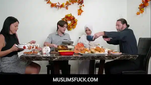 Teen In Hijab Has Her Own Thanksgiving Tradition- Nadia White