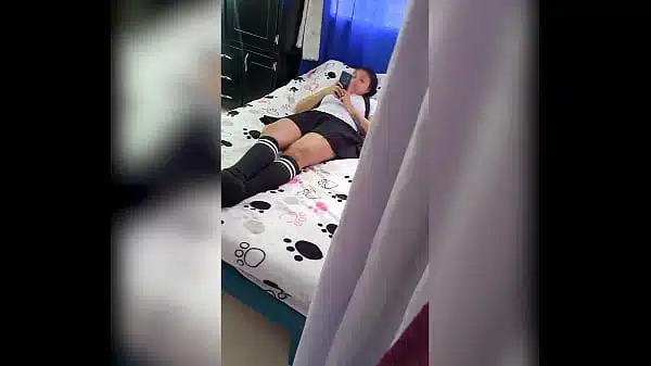 Descubrí a mi hermanastra masturbándose y no se imaginan lo que pasó!