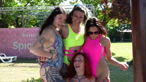 Dietro le quinte, 4k Festa e Orgia in piscina. Video completo sulla mia pagina Red.