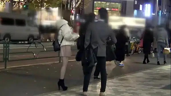 あらゆる箇所を舐めまわす超絶舌テク!!色白美肌のムニュムニュ美尻!!