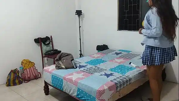 estudiante y puta!! ella solo tiene 18 años de edad
