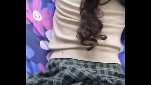Follando Duro a Estudiante mexicana  18 en horas de clase atrás de los salones por un profesor